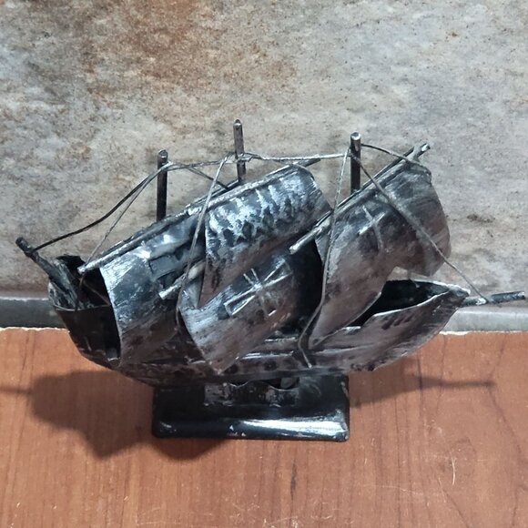 Vintage Pirate Ship Santa Maria Metal Boat Desk Shelf Decor - Picture 4 of 10